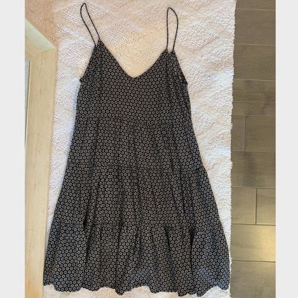H&M Dresses & Skirts - Black and White Floral H&M Babydoll Dress